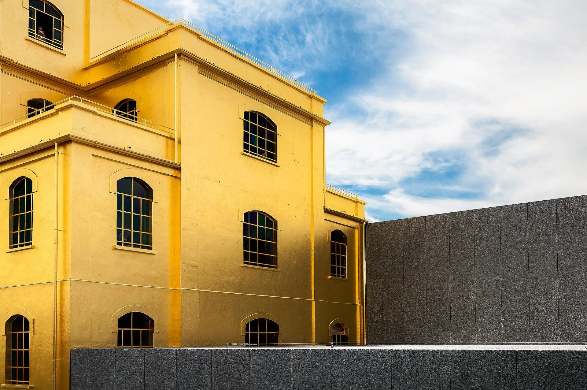 artnow-report-o-novo-medici-prada-artista-brasileira-arte-contemporanea